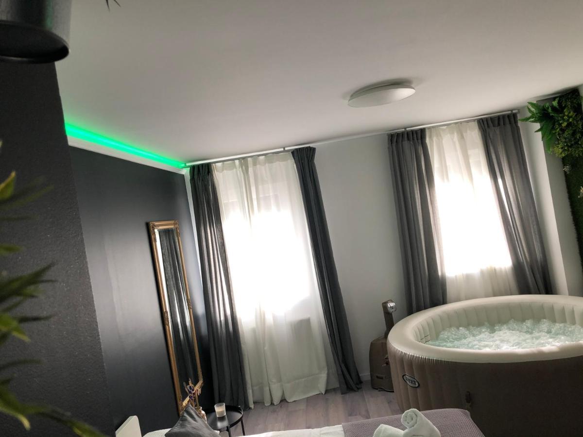 Apartment Zagreb Jacuzzi Экстерьер фото