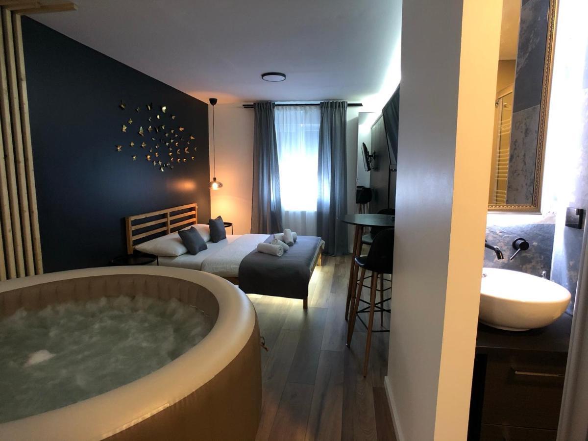 Apartment Zagreb Jacuzzi Экстерьер фото