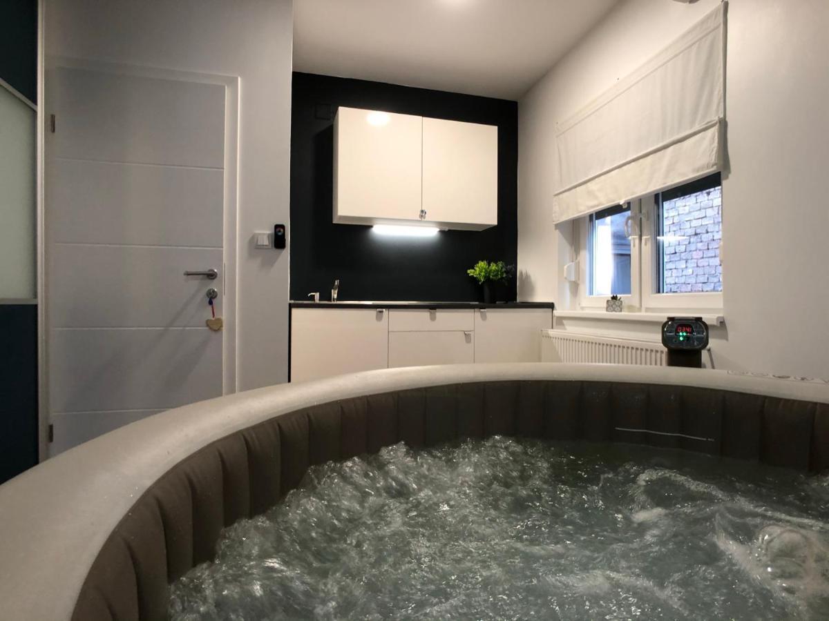 Apartment Zagreb Jacuzzi Экстерьер фото