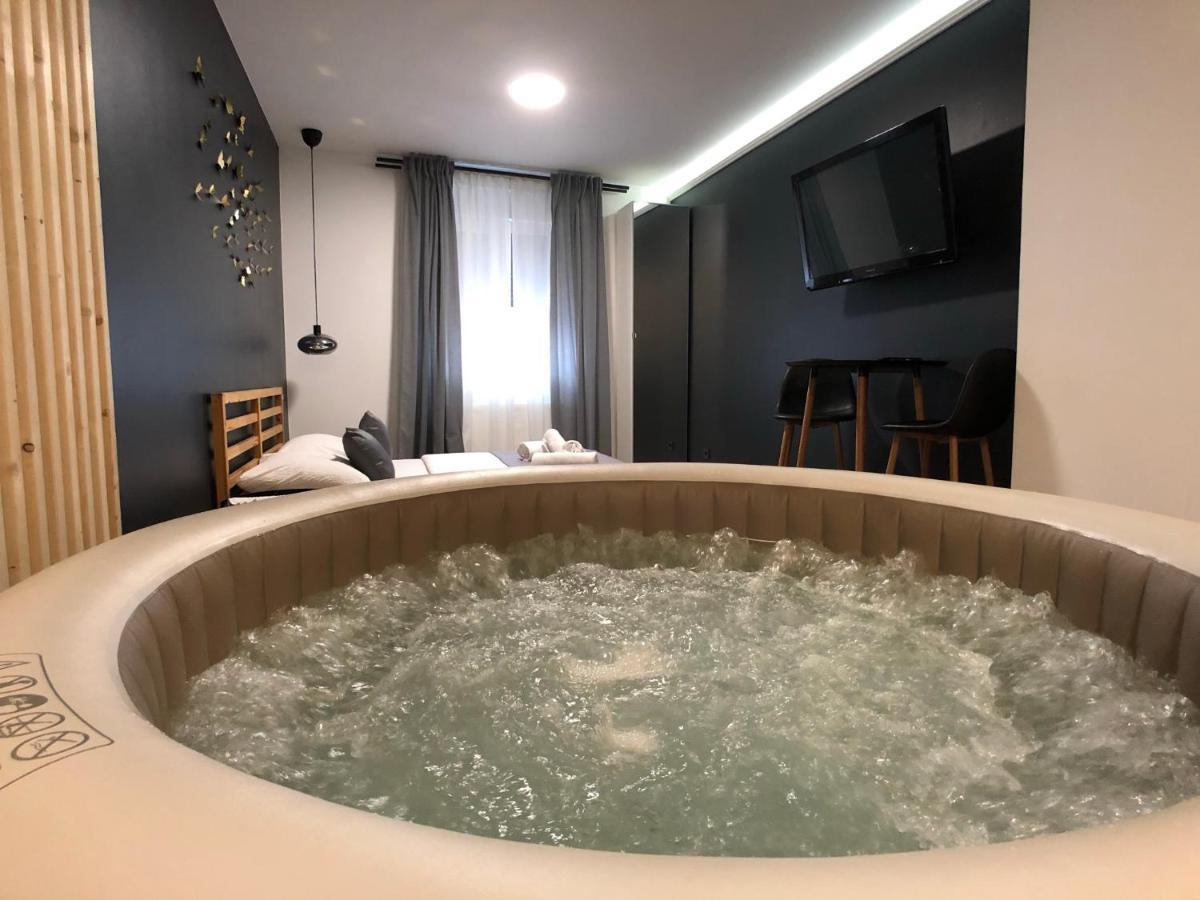 Apartment Zagreb Jacuzzi Экстерьер фото